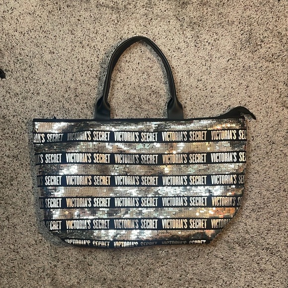 Victoria Secret 2018 Black Silver Sequin Large Zipper Tote‎ Bag Style - Picture 1 of 7